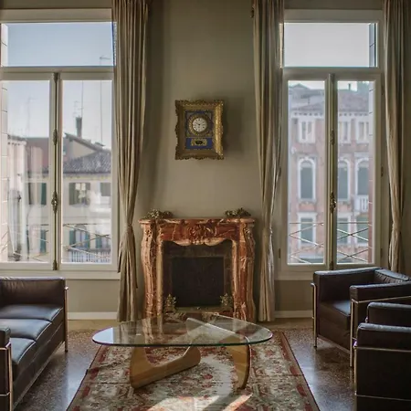 Cannaregio Canal Luxury ונציה